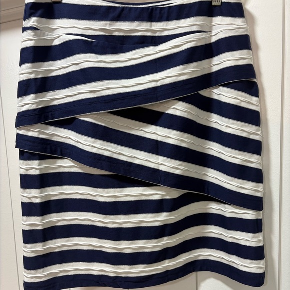 J. McLaughlin Medium Nicola skirt layered mini skirt Catalina  navy stripe New - Picture 1 of 3